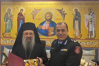 Στον Μητροπολίτη Πατρών ο Υπαρχηγός της Πυροσβεστικής Γιάννης Πετρούτσος