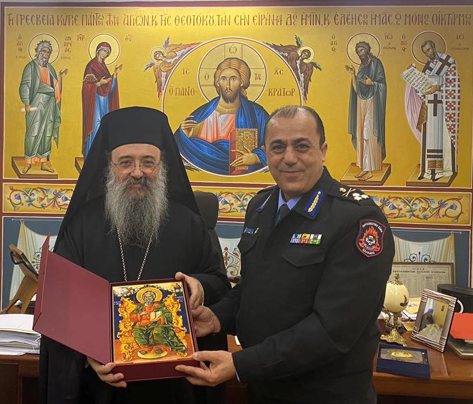 Στον Μητροπολίτη Πατρών ο Υπαρχηγός της Πυροσβεστικής Γιάννης Πετρούτσος
