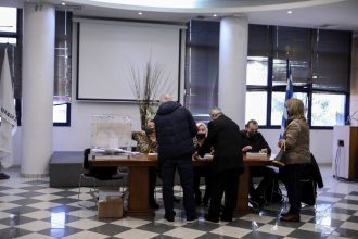 Εκπρόσωποι του Ανδρουλάκη και του Παπανδρέου πιάστηκαν στα χέρια