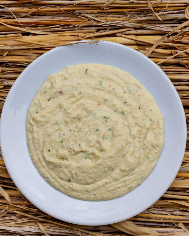 Ταραμοσαλάτα με ψωμί, πατάτα, σκόρδο, μυρωδικά και λάιμ