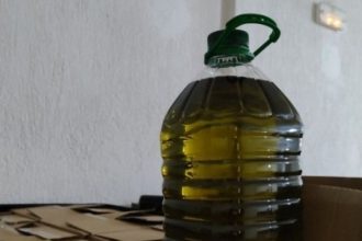 Ημαθία: Νόθευαν ηλιέλαιο και το παρουσίαζαν ως «έξτρα παρθένο ελαιόλαδο» – Εξαρθρώθηκαν δύο κυκλώματα