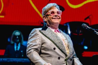 Έλτον Τζον: Έχασε εντελώς την όρασή του μετά τη λοίμωξη στο μάτι του