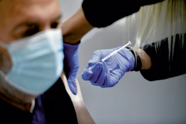 Παγώνη: Πριν φύγετε για διακοπές εμβολιαστείτε – Τα πράγματα ζορίζουν