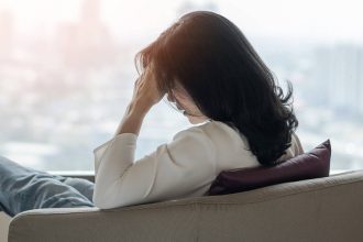 Τα συμπτώματα της εμμηνόπαυσης στα 40