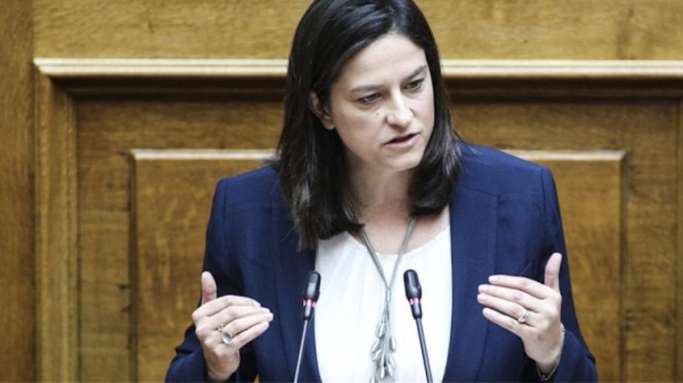 Καθηγήτρια κατήγγειλε αισχροκέρδεια στα ενοίκια - Τι απάντησε η Κεραμέως