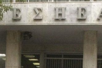 ...Ντύθηκε στα μαύρα ΔΕΙΤΕ ΦΩΤΟ