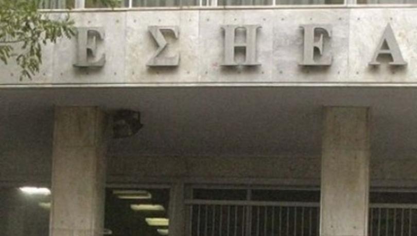 ...Ντύθηκε στα μαύρα ΔΕΙΤΕ ΦΩΤΟ