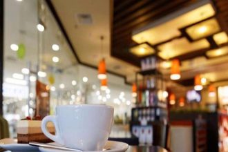 Πάτρα: Έκλεισε γνωστό καφέ της πλατείας Γεωργίου - Τί έγραψε ο ιδιοκτήτης του - ΦΩΤΟ