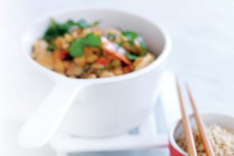 Εξωτικό κοτόπουλο με ρεβύθια στην κατσαρόλα