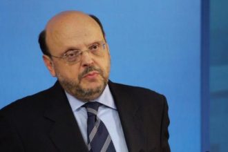 Ευάγγελος Αντώναρος: «Είχα ολιγόλεπτες παραισθήσεις» – Το χρονικό της αεροδιακομιδής του λόγω κορονοϊού