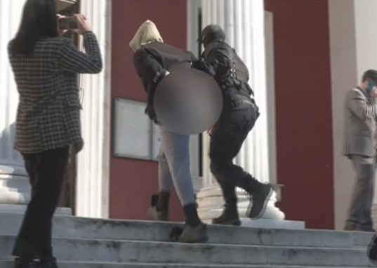 Εύβοια: Δίωξη για ανθρωποκτονία από κοινού σε ήρεμη ψυχική κατάσταση στα δύο αδέλφια και τον γαμπρό