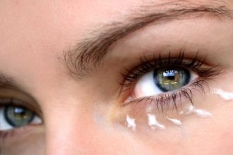 Κρέμα ματιών: Πόσο απαραίτητη είναι;