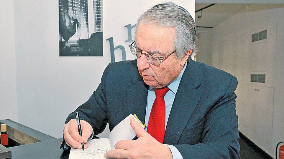 Μπαμπινιώτης ξανά κατά του «Click away»