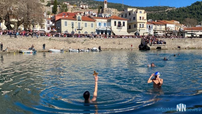 Με λαμπρότητα ο εορτασμός των Θεοφανείων σε Ναύπακτο και Αντίρριο (Βίντεο)