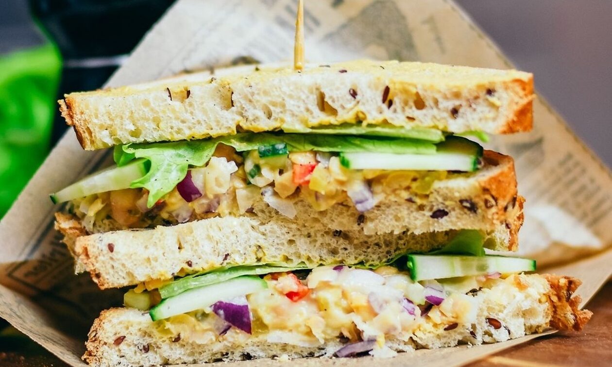 Ούτε ομελέτα, ούτε τοστ! Το viral σάντουιτς των 5 λεπτών και πώς θα το φτιάξεις