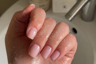 Σημάδια γήρανσης στα χέρια: Πώς να τα αντιμετωπίσεις