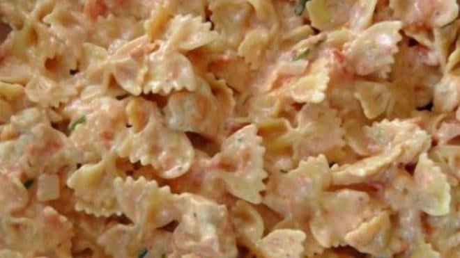 Φαρφάλες ζουμερές με κοτόπουλο