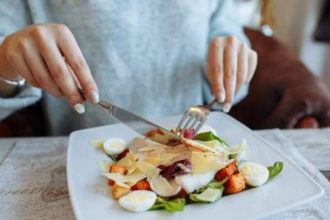 O λόγος που δεν πρέπει να τρως το φαγητό σου κρύο