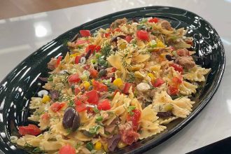 Φαρφάλες με τόνο και μυρωδικά