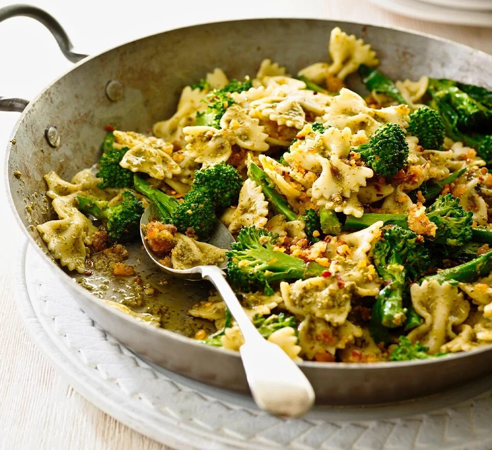 Φιογκάκια ολικής με μπρόκολο και κουκουναρόσπορο