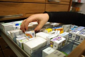 Χωρίς θεραπεία καρκινοπαθείς από έλλειψη φαρμάκων στα δημόσια νοσοκομεία
