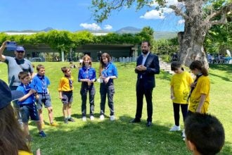Ο Νεκτάριος Φαρμάκης έπαιξε με τα παιδιά στο «Λούνα Παρκ της Ανακύκλωσης»