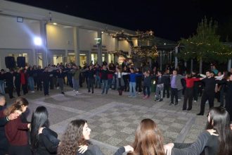 Το «πνεύμα» των Χριστουγέννων πήγε Ταραμπούρα ακολουθώντας τα… βήματα του χορού