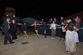 Φινάλε για το Φεστιβάλ Ερασιτεχνικού Θεάτρου με μουσική, τραγούδι και χορό