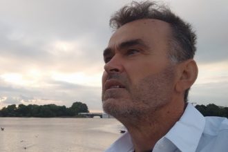 Από το Τζακομπαμπάντ στη Γλασκώβη