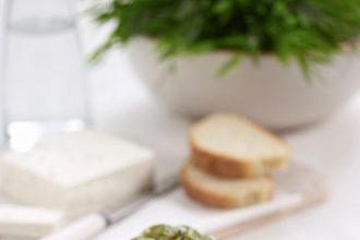 Γεμιστά με σταφίδες και κουκουνάρι