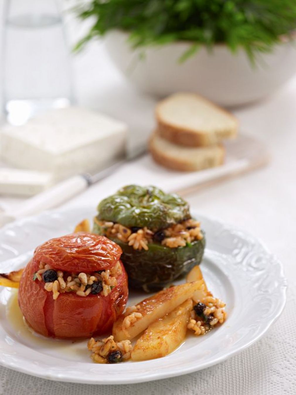 Γεμιστά με σταφίδες και κουκουνάρι