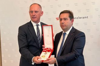 Νότης Μηταράκης: Του απονεμήθηκε ο Μεγαλόσταυρος του Τάγματος της Δημοκρατίας της Αυστρίας