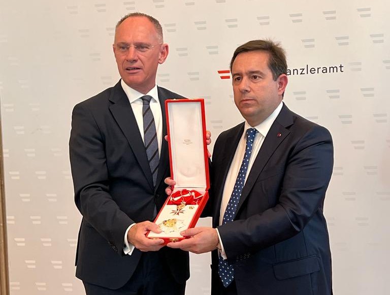 Νότης Μηταράκης: Του απονεμήθηκε ο Μεγαλόσταυρος του Τάγματος της Δημοκρατίας της Αυστρίας