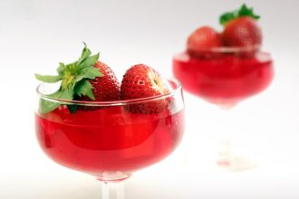 Zελέ φράουλαs με τρία υλικά