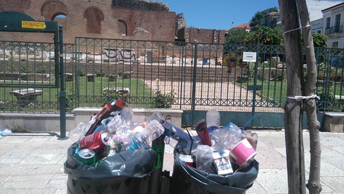 To Ρωμαϊκό Ωδείο της Πάτρας, υποδέχεται τα φεστιβάλ, μέσα στο σκουπίδι- ΦΩΤΟ