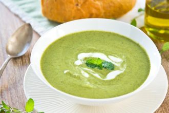 Σούπα με αρακά και σέλερι