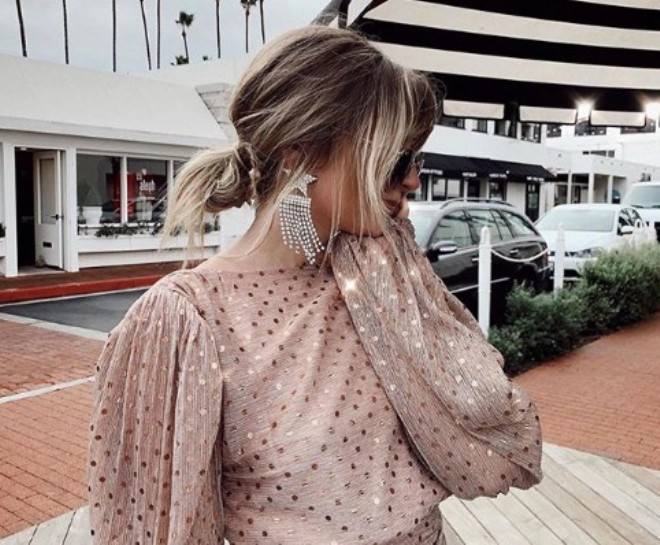 Τα ιδανικά τοπ για τη γιορτινή περίοδο