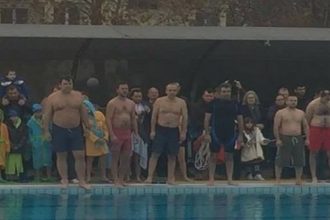 Ποιος Βουλευτής "βούτηξε" για να πιάσει τον Σταυρό αλλά τον ..."προσπέρασε";