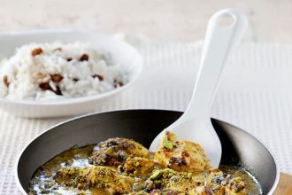 Φιλέτο κοτόπουλου με γιαούρτι, κάρι και φουντούκια