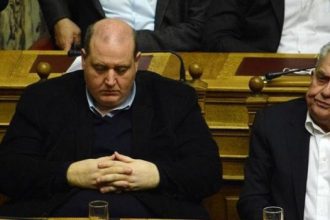 Ο υπνάκος στη βουλή, ο Νίκος Φίλης και το πρόβλημα υγείας