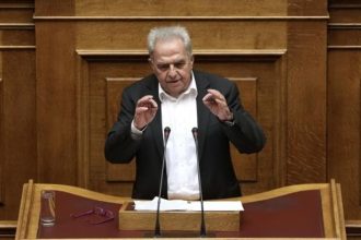 Αλέκος Φλαμπουράρης: Έκλεψαν το αυτοκίνητό του έξω από το σπίτι του
