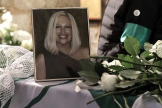 Κώστας Λαλιώτης για Φώφη Γεννηματά: «1, 2, 3 και φτερούγισες στον ουρανό» – Αφιέρωση με Κάλβο, Χειμωνά, Ελύτη