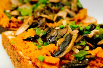 Μανιτάρια με πουρέ γλυκοπατάτας