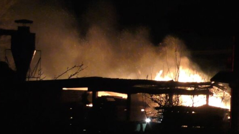 Στις φλόγες αποθήκη ξυλείας στην Κέρκυρα - Ολυνύκτια επιεχείρηση της Πυροσβεστικής