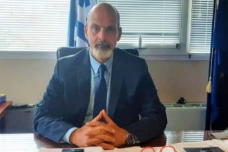 Ο Χαράλαμπος Μπονάνος αποχαιρετά τον καθηγητή του...