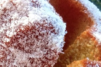 Φουσκωτό κέικ καρύδας