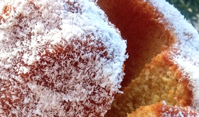 Φουσκωτό κέικ καρύδας