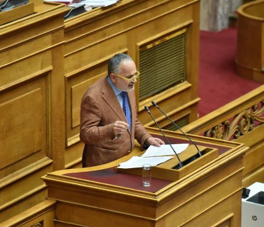 Βουλευτής του ΚΙΝΑΛ έχει κορονοϊό παρόλο που εμβολιάστηκε