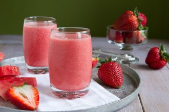 Smoothie με καρπούζι και φράουλες