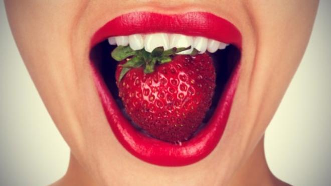 Ένα θρεπτικό φρούτο που κάνει καλό και στο δέρμα